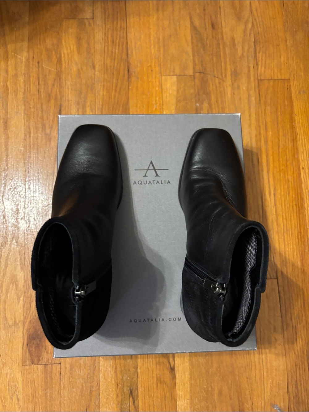 Aquatalia Lilia Black Leather/Suede Bootie 
size 7